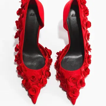 H&M 레드 플라워 장식 하이힐 펌프스