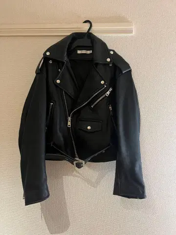 블랙 가죽 라이더 자켓