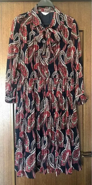 페이즐리 무늬 리본 포함 원피스