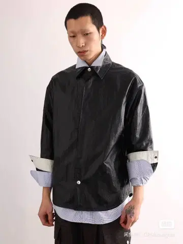 Cos poak mos 블랙 합성 피혁 버튼 셔츠