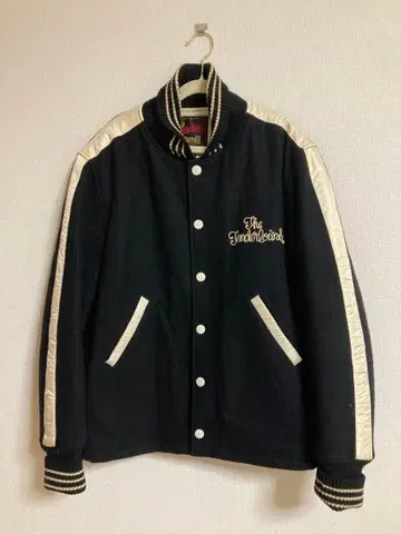 주말 한정 할인 Tenderloin 블랙 바시티 자켓. 점퍼