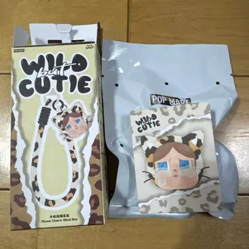 CRYBABY wild but cutie 폰 참 스트랩