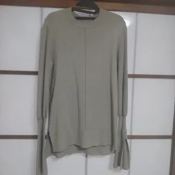 안슬리드 올리브 그린 플레어 슬리브 니트