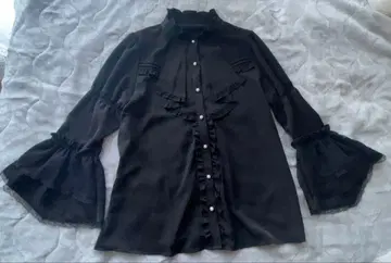 프릴 장식 블랙 셔츠 F 사이즈