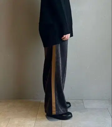 [ Audrey and John Wad ] 벨로아 배색 라인 팬츠