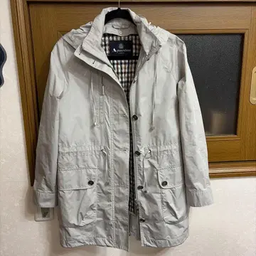 Aquascutum 후드 부착 그레이 아우터