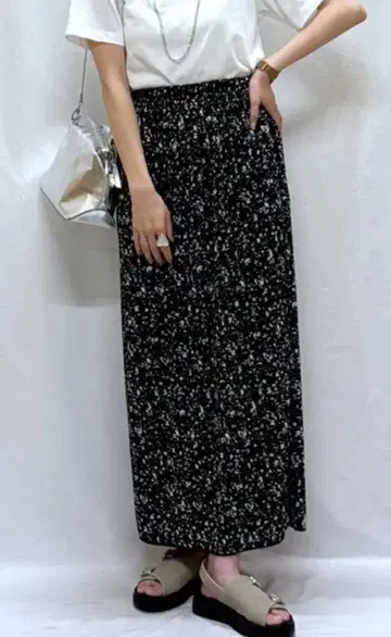 글로벌 워크 세로 플리츠 I 라인 스커트 253426