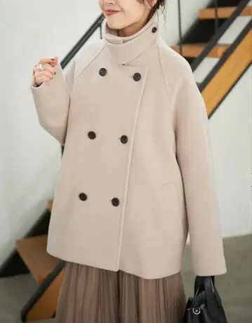 스픽앤스팬 스탠드 카라 숏코트 베이지 36 정가 39,600엔