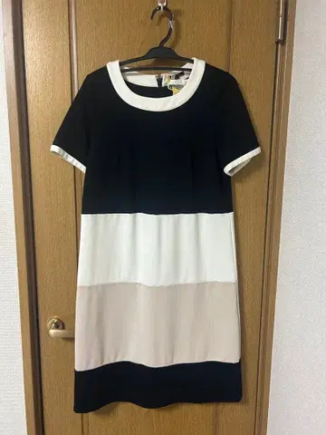 TO BE CHIC 3색 블록 디자인 무릎 기장 원피스 반팔