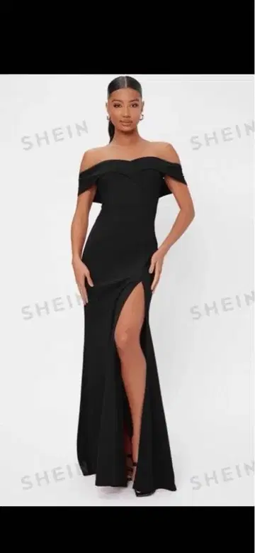 오프숄더 블랙 맥시 드레스