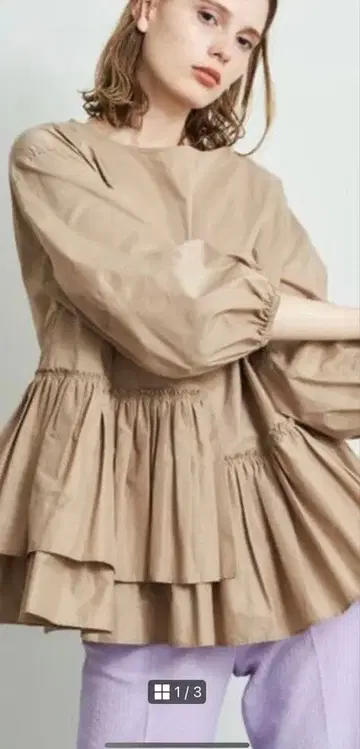 엘렌딕 개더 티어드 블라우스