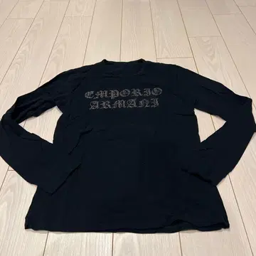 엠포리오 아르마니 네이비 긴팔 티셔츠