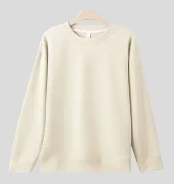 크림색 크루넥 긴팔 맨투맨