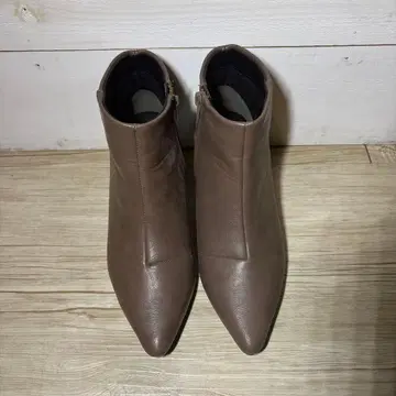 브라운 스틸레토 숏부츠