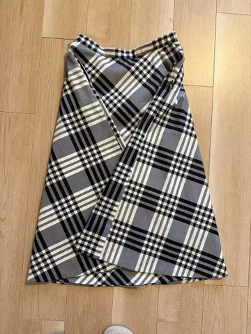 UNITED ARROWS 체크 무늬 플레어 스커트 40