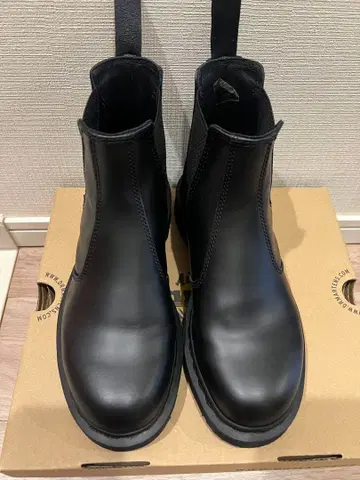 닥터 마틴 2976 모노 첼시 부츠