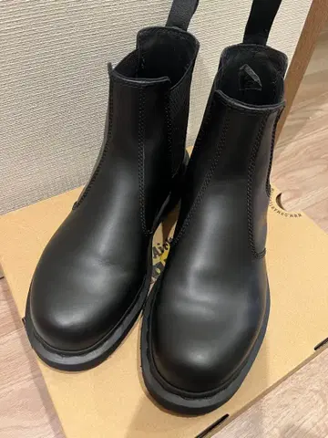 닥터 마틴 2976 모노 첼시 부츠