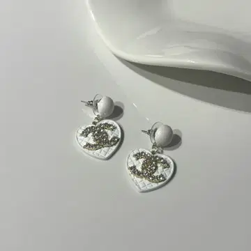 CC 하트 모티브 귀걸이