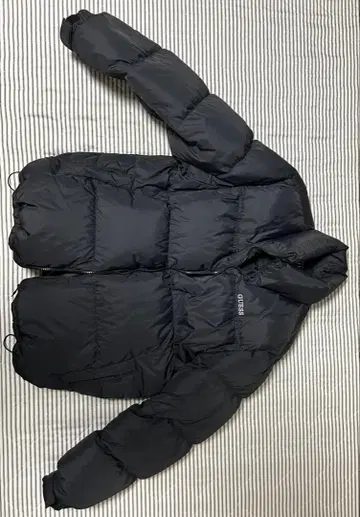 GUESS 블랙 다운 자켓 XL