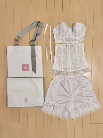 C'EST MOI (세모아) 브라이덜 이너 사이즈 E70/M