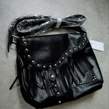 프린지 블랙 숄더백 y2k 실버 스터드 장식 [ 새상품 ]