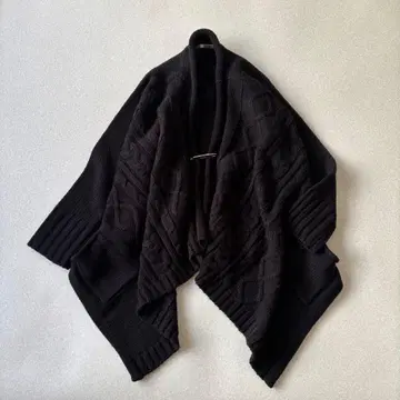 [ 새상품급 ] 미러미러 울 케이블 니트 판초 가디건 블랙