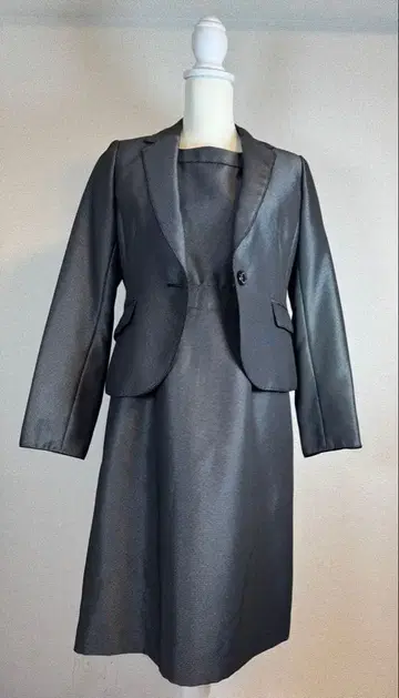 다크 그레이 자켓 포함 원피스