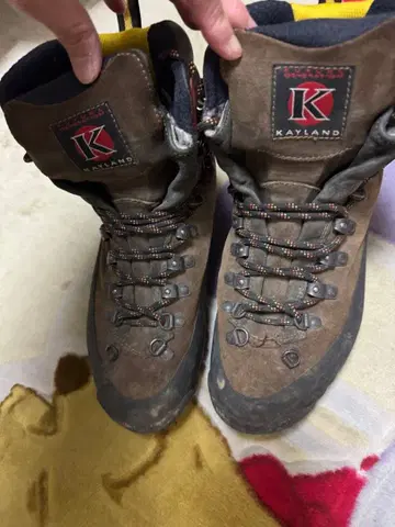 KAYLAND 등산화 브라운