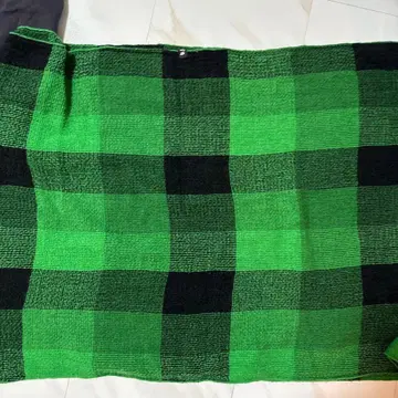 그린과 블랙 체크 무늬 니트 머플러