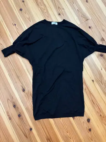 AVIE 블랙 티셔츠 원피스 벌룬 소매