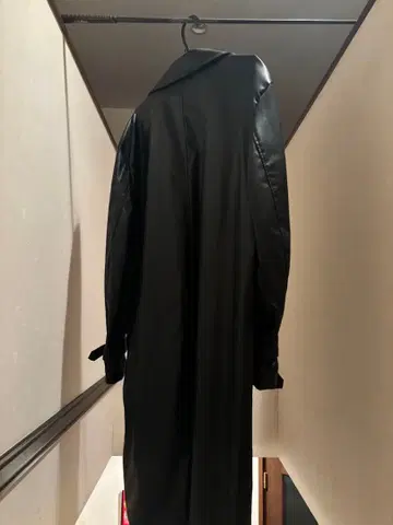 블랙 합성 피혁 더블 브레스트 트렌치코트