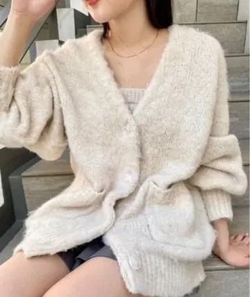 [Chico] 모헤어풍 루즈 V넥 가디건 (아이보리)