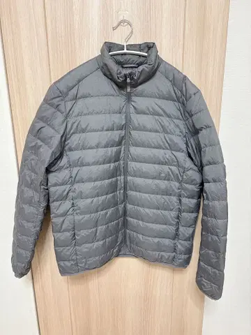 유니클로 울트라 라이트 다운 자켓 남성용 L 사이즈 그레이