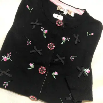 [ 새상품 미사용 ] 슈퍼뷰티 자수비쥬 가디건 40