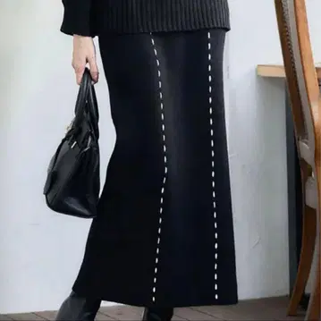 [ 미사용 새상품 ] ESICA 스티치 자수 니트 타이트 스커트 블랙