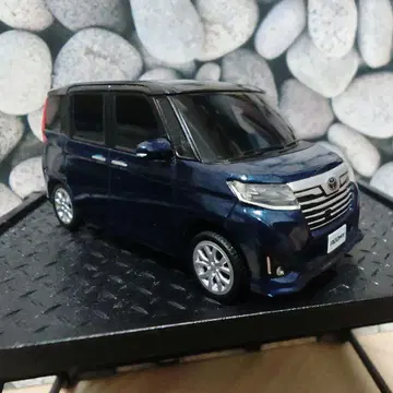 도요타 루미 풀백카 [레이저 블루 크리스탈 x 블랙 마이카]