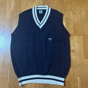 COS 네이비 케이블 짜임 V넥 베스트