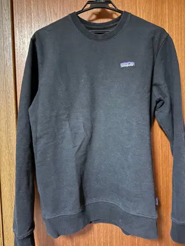 Patagonia 블랙 크루넥 트레이닝복