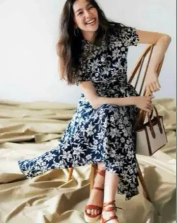 나카무라 안 착용 랄프 로렌 꽃무늬 원피스