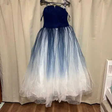 파랑과 화이트의 그라데이션 드레스