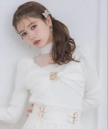 couture BY ROJITA 시어 데콜테 트위스트 리본 니트 화이트