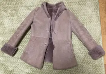 연한 핑크색~보라색 무스탕 코트