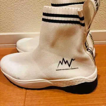MAISON MAVERICK PRESENTS 삭스 스니커즈