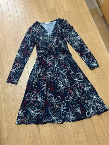 EGERIE 에제리 꽃무늬 V넥 긴팔 원피스 플로키 프린트