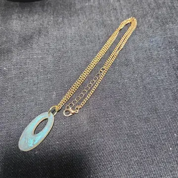 파란색 펜던트 목걸이