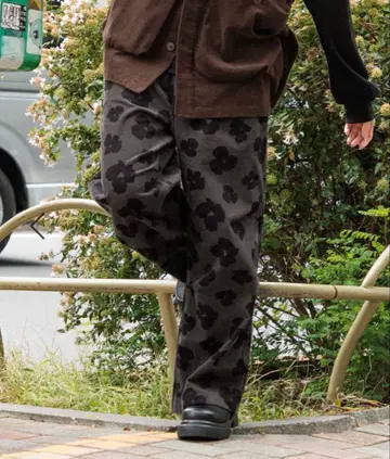 [ 새상품 ] niko and - 프린트 코듀로이 팬츠 차콜 플라워