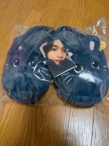 RIIZE 팝업 원빈 슬리퍼 룸슈즈 트레이딩 카드 포함