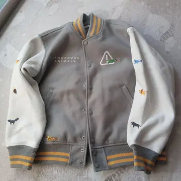 컨디션 최상 그라니프 M ANGEROUS ANIMALS 사이즈 M