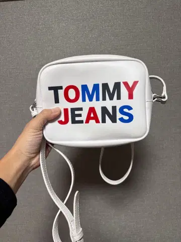 TOMMY JEANS 화이트 숄더백