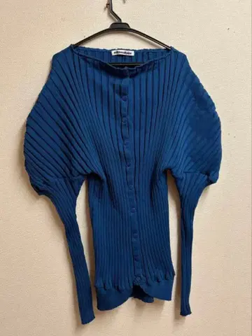 mikiosakabe 블루 플리츠 니트